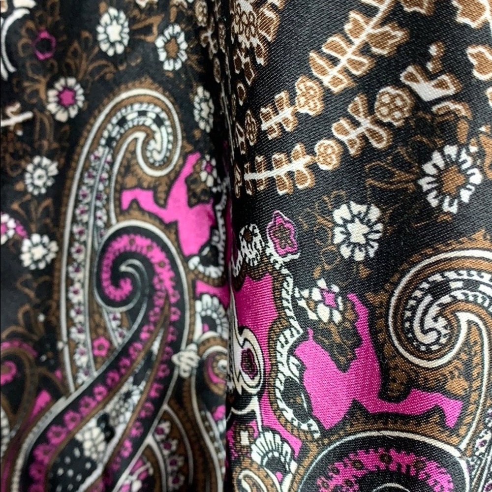 ROMY |💜 Paisley Satin Ruched Sleeveless Ruffle Top - Picture 7 of 8